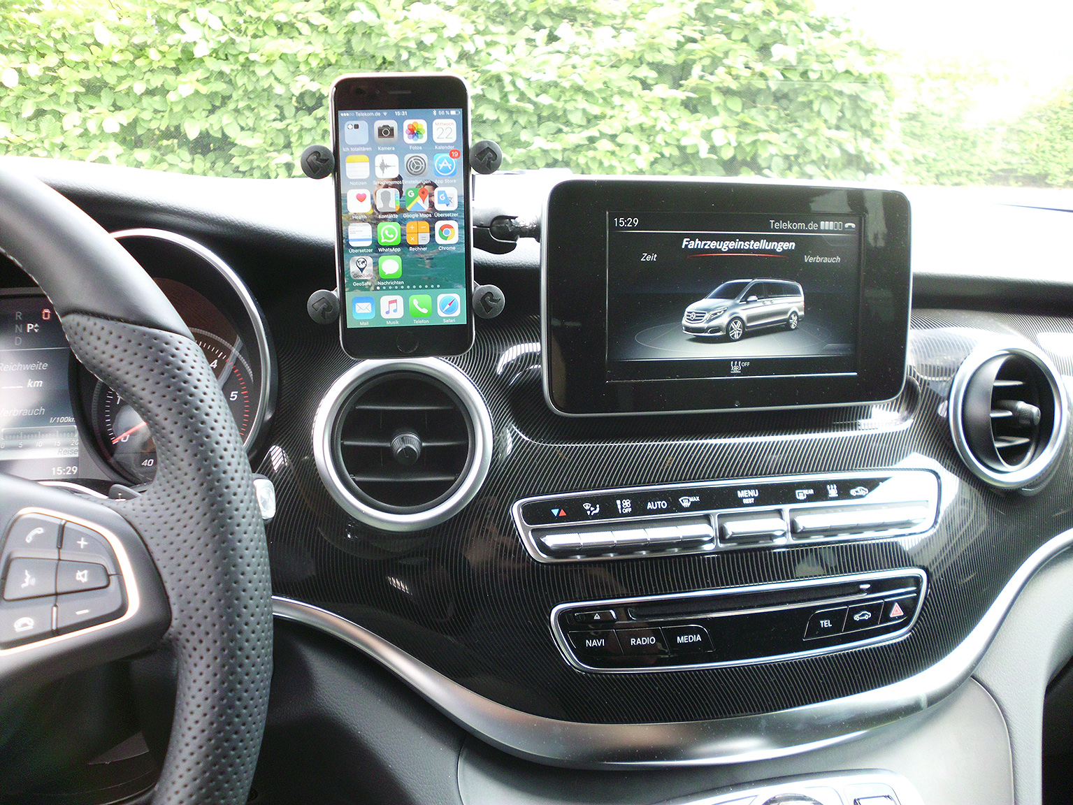 Universelle Handy/Smartphone Halterung für Mercedes Benz V-Klasse